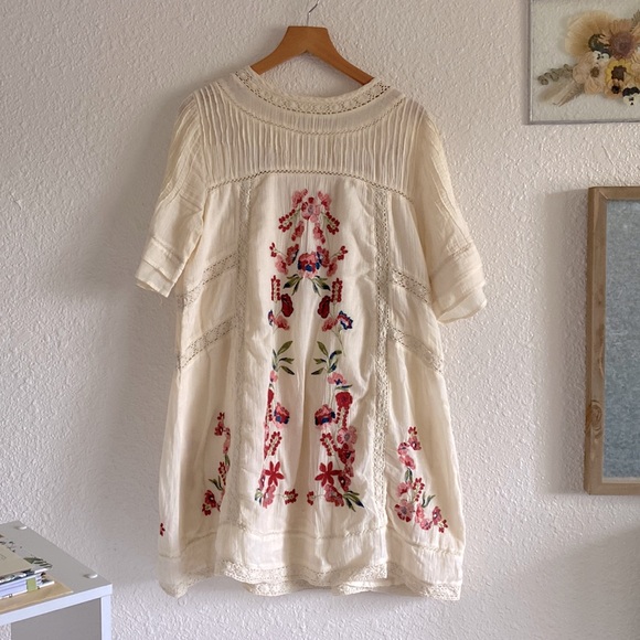 Free People Dresses & Skirts - Free people Small off white floral embroidery dress